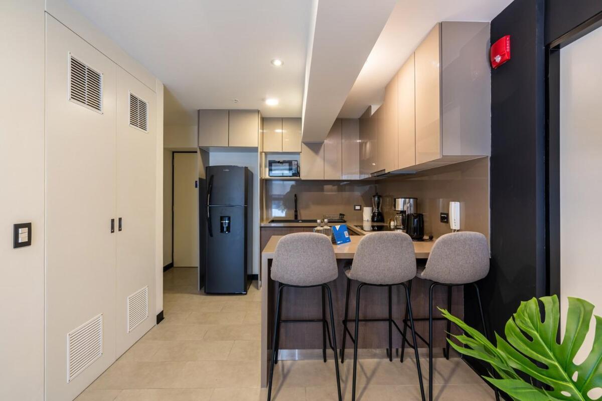 Apartment Wood 2br By Geko *