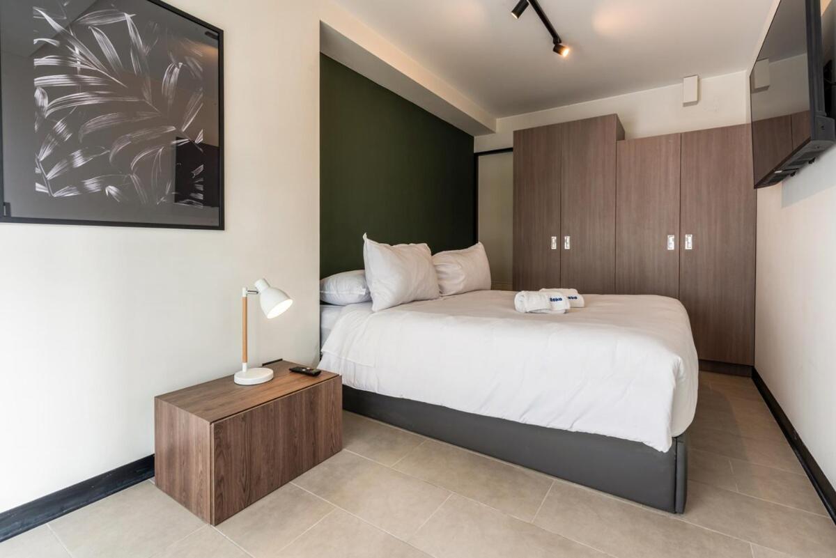 Apartment Wood 2br By Geko *